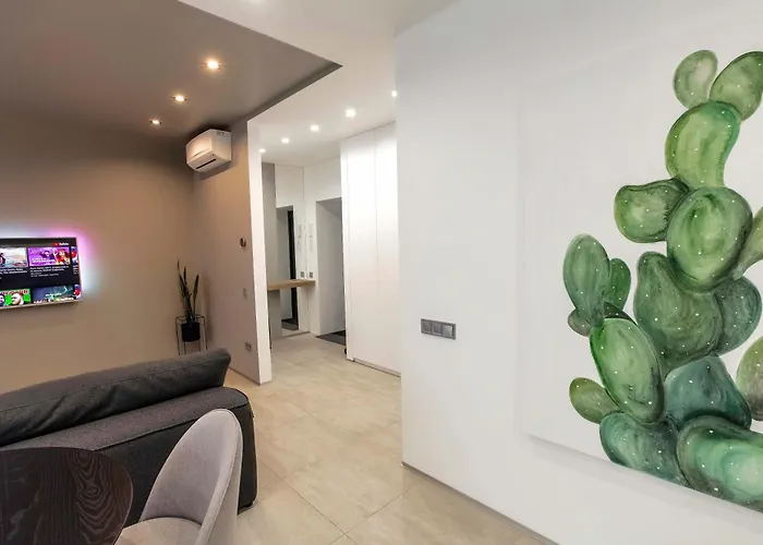 Cactus Apartments 2